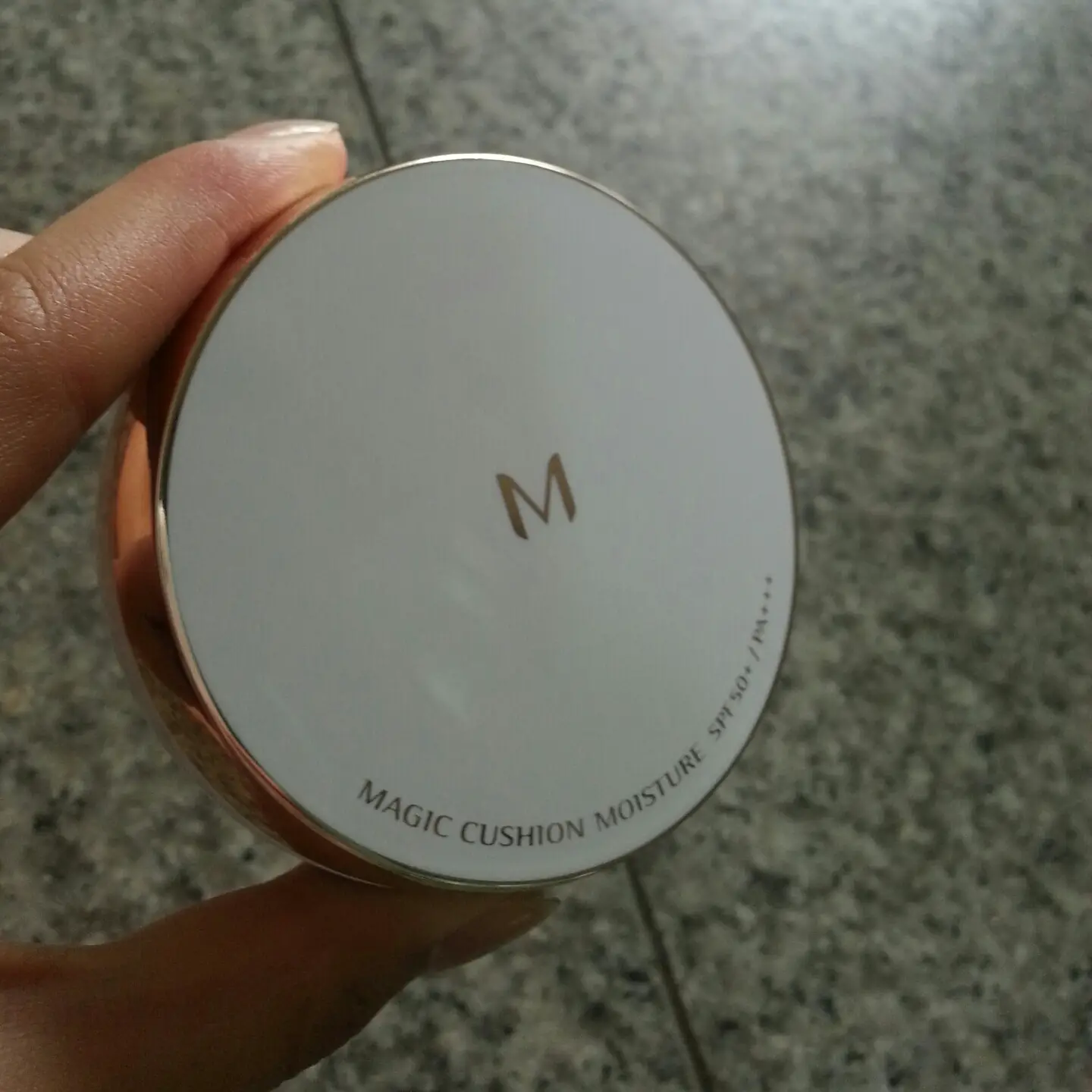 선택된 언니의파우치 리뷰 이미지 - [[M] 매직 쿠션 모이스처 SPF50+ PA+++ [23호]]