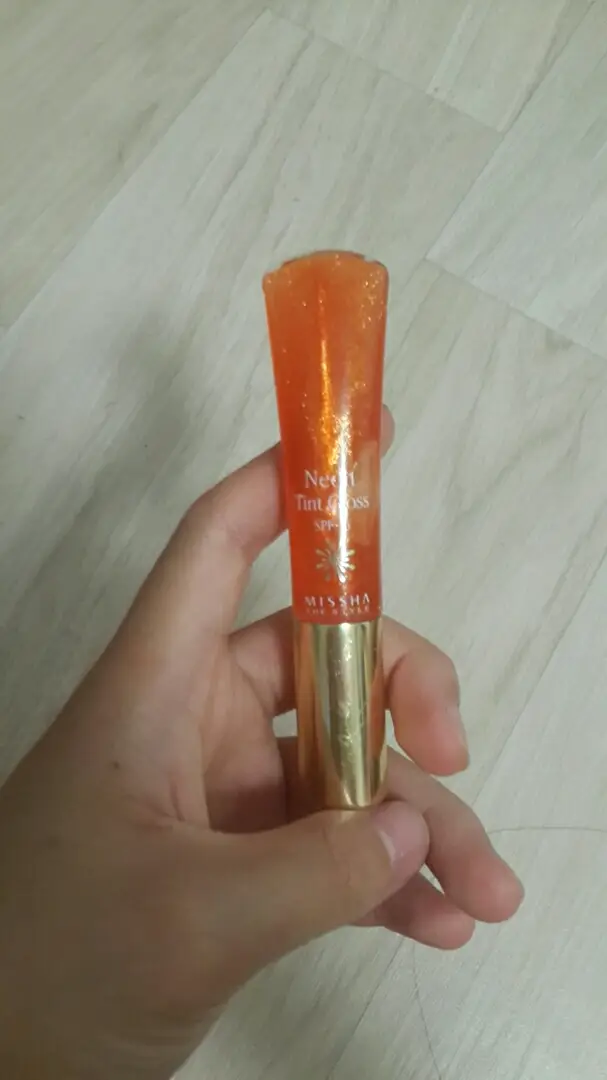 선택된 언니의파우치 리뷰 이미지 - [[더 스타일] 네온 틴트 글로스 SPF15 (앰버 코랄)]