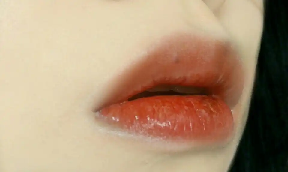 언니의파우치 리뷰 이미지 5 - [볼륨업 오일틴트 (02 칵테일 로즈)]