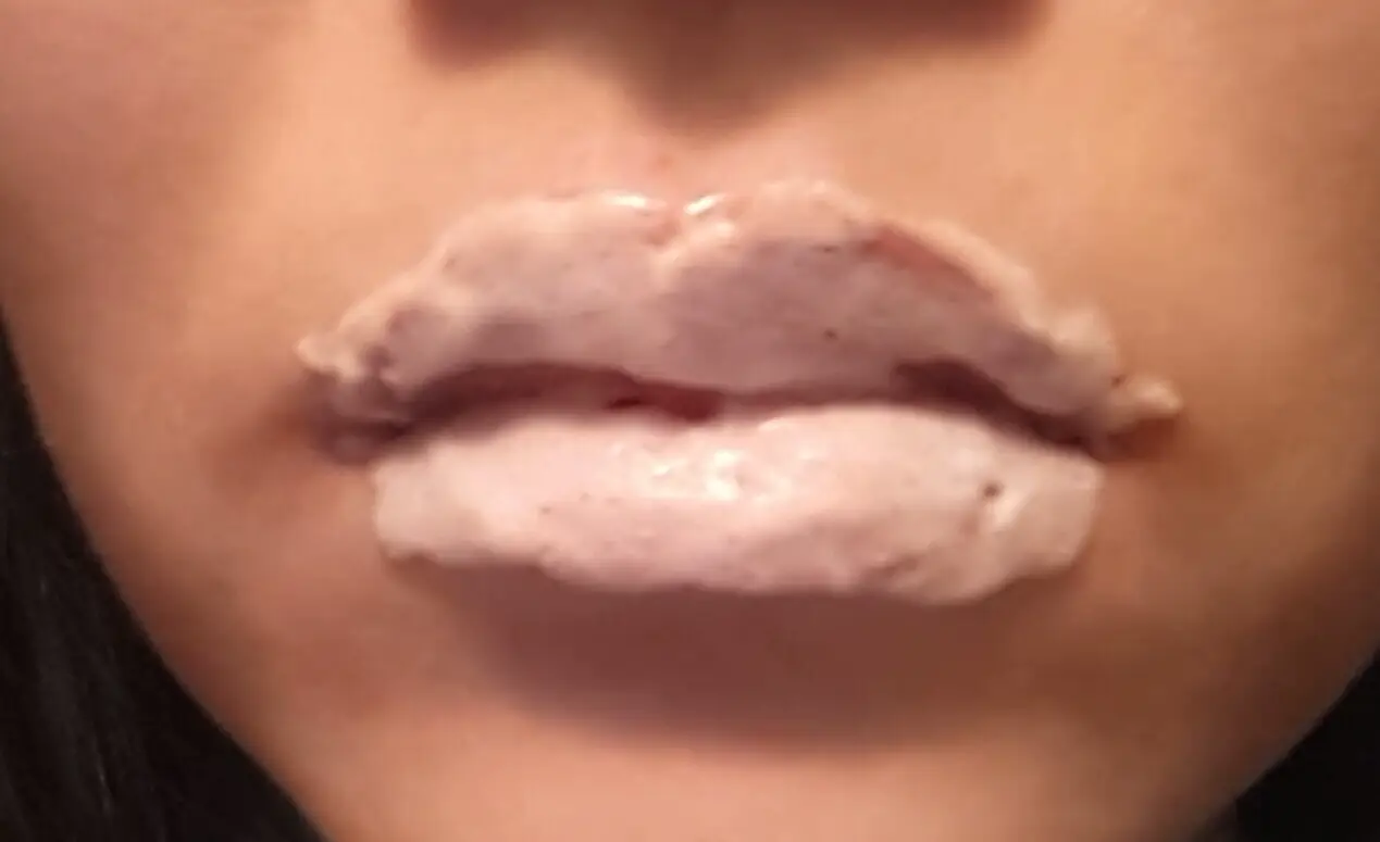 선택된 언니의파우치 리뷰 이미지 - [언파 부비부비 버블 립 스크럽 (10ml)]
