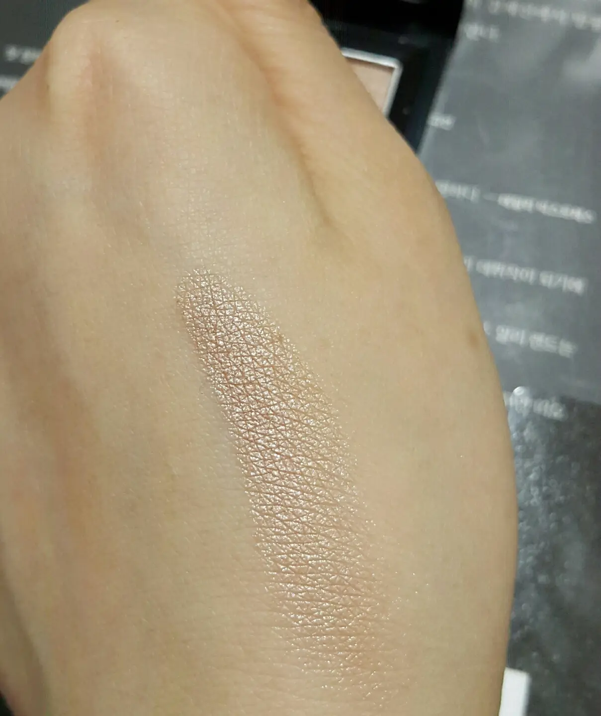 선택된 언니의파우치 리뷰 이미지 - [모던 섀도우 쉬머 [SBE03 초콜릿베이지]]