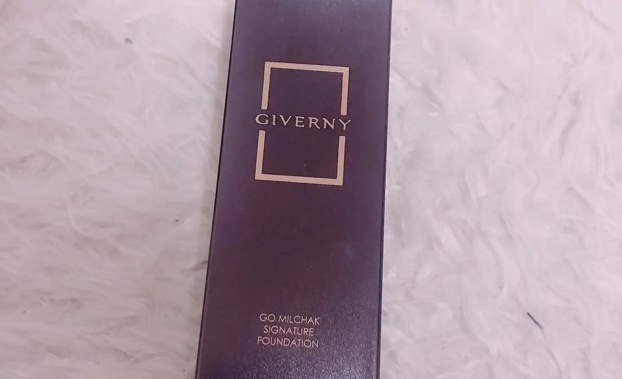 고밀착 시그니처 파운데이션 [02 로지 포슬린]