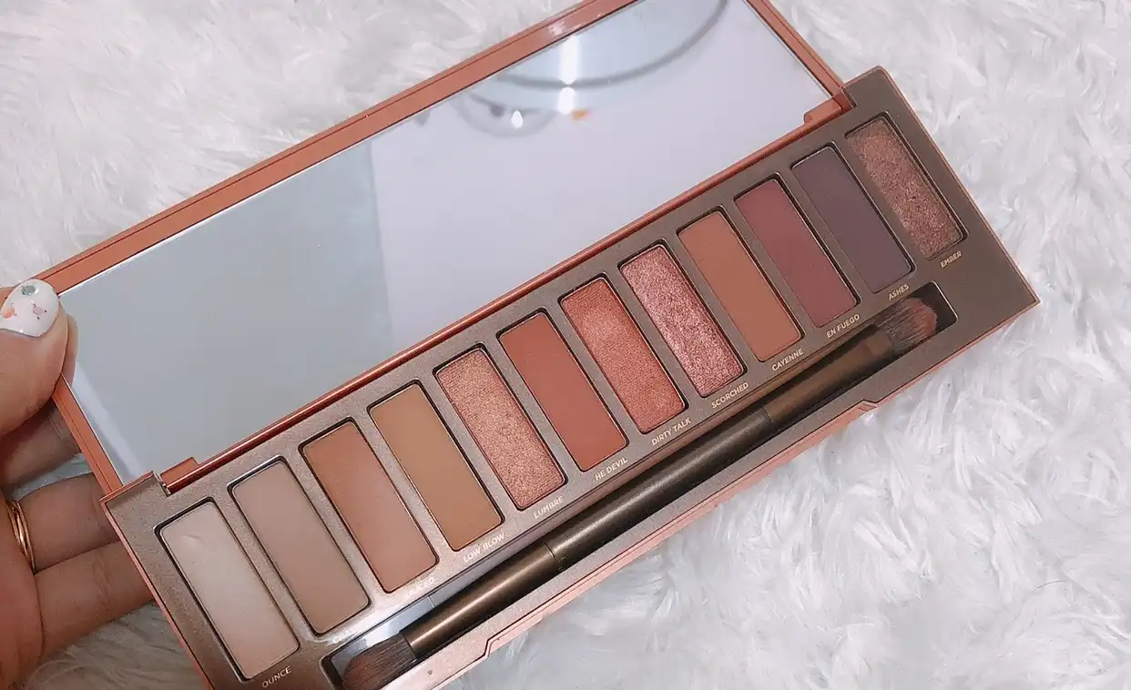 네이키드 히트 아이섀도우 팔레트