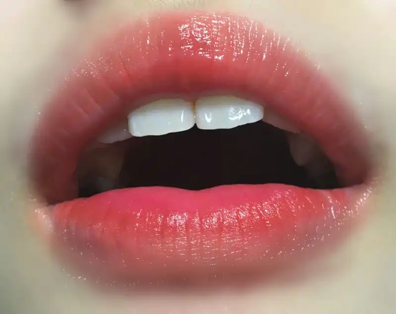 언니의파우치 리뷰 이미지 9 - [앙큼 라이어 코팅 틴트 [01 수줍은복숭아인척]]