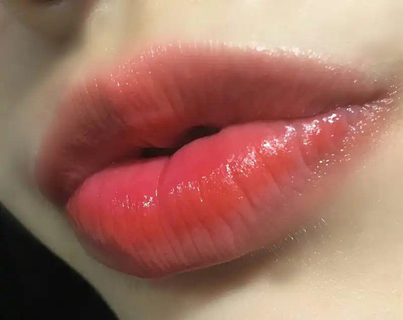 언니의파우치 리뷰 이미지 10 - [앙큼 라이어 코팅 틴트 [01 수줍은복숭아인척]]