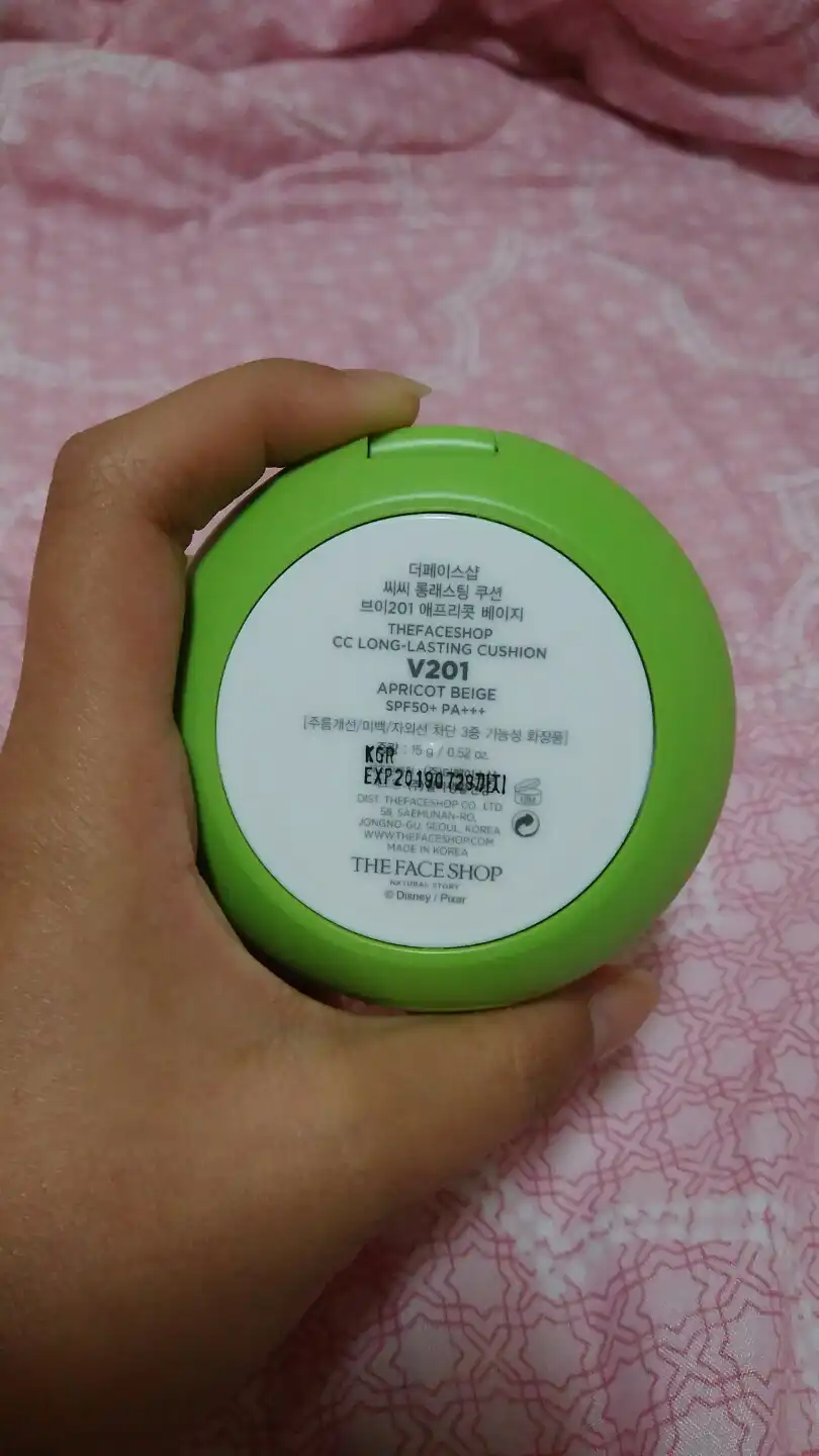 언니의파우치 리뷰 이미지 4 - [더페이스샵 CC 롱래스팅 쿠션 SPF50+ PA+++ (마이크) V201 애프리콧베이지]