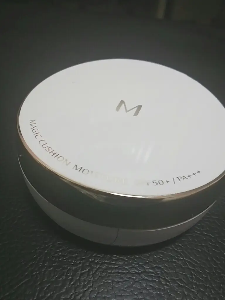 선택된 언니의파우치 리뷰 이미지 - [[M] 매직 쿠션 모이스처 SPF50+ PA+++ [21호]]