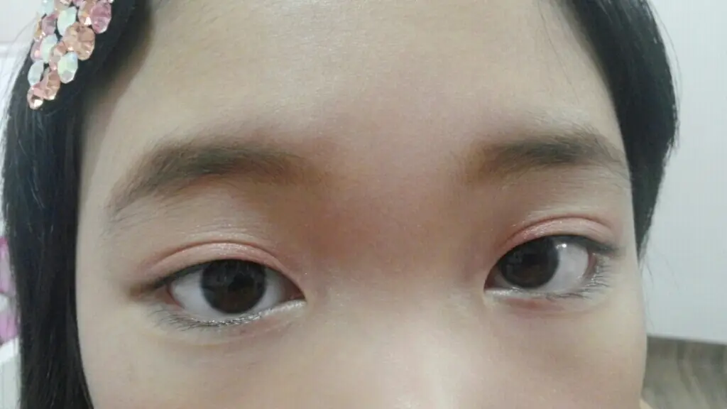 선택된 언니의파우치 리뷰 이미지 - [라인 디파이닝 아이섀도 4호 코랄골드]