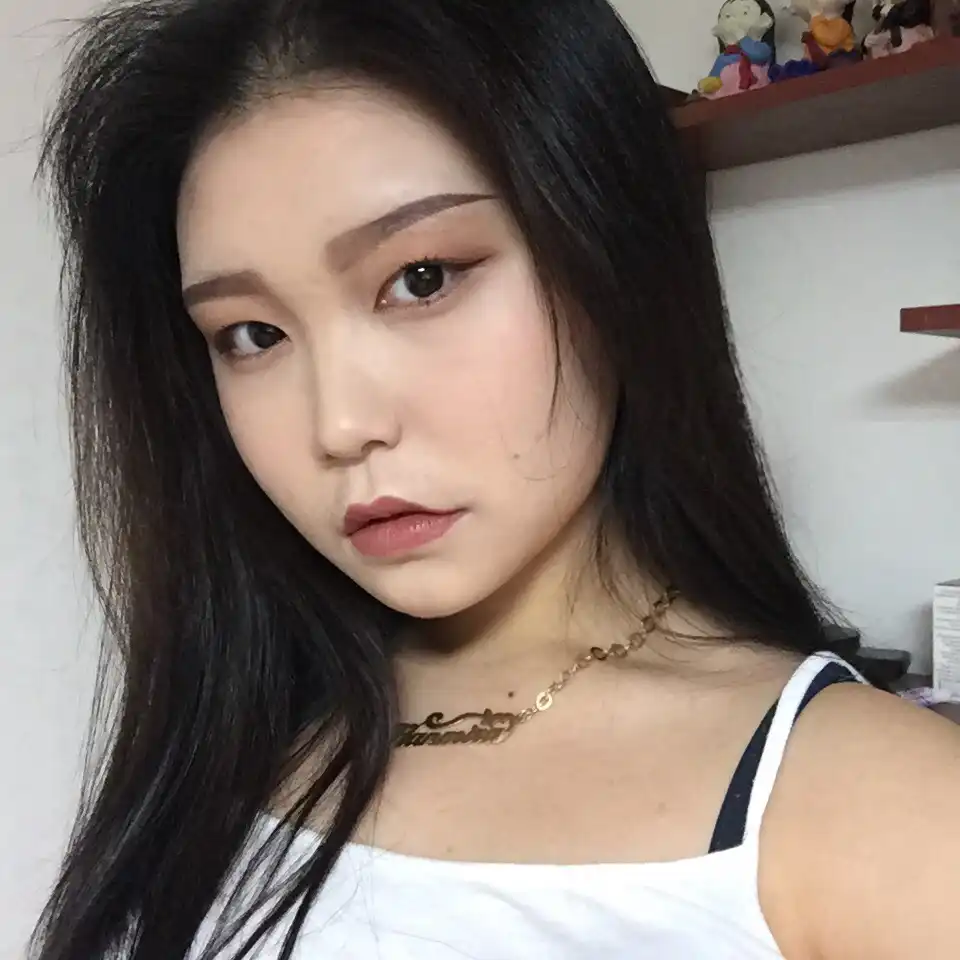 언니의파우치 리뷰 이미지 3 - [디어 마이 블루밍 립스 톡 쉬폰 [BE109 떨리고 쉬폰 베이지]]