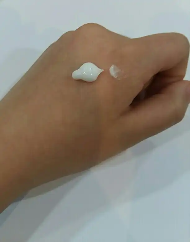 언니의파우치 리뷰 이미지 4 - [핸드 앤 네이처 핸드 크림 [잉글리쉬 페어]]