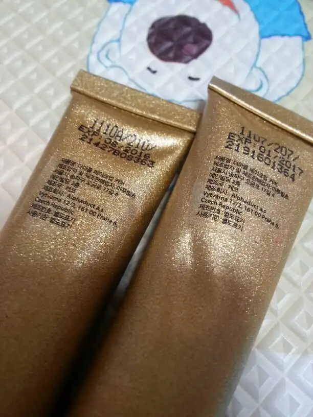 언니의파우치 리뷰 이미지 2 - [메이크업 커버 워터프루프 파운데이션 [208 브라이트베이지]	]