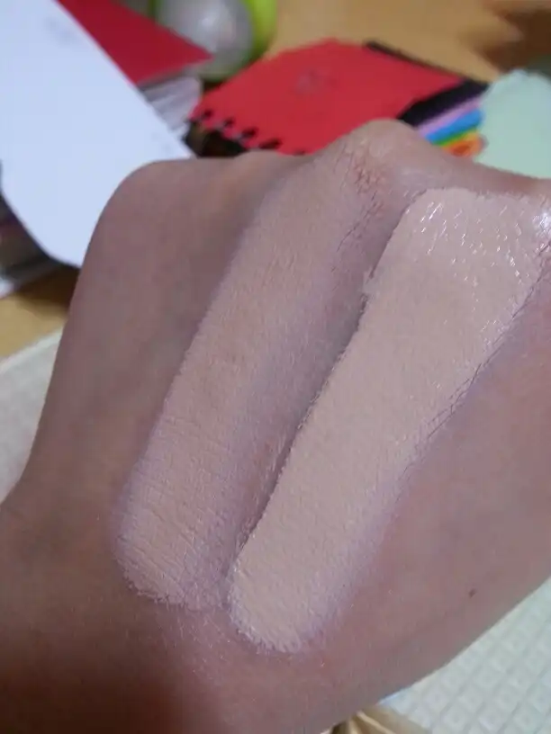 언니의파우치 리뷰 이미지 3 - [메이크업 커버 워터프루프 파운데이션 [208 브라이트베이지]	]