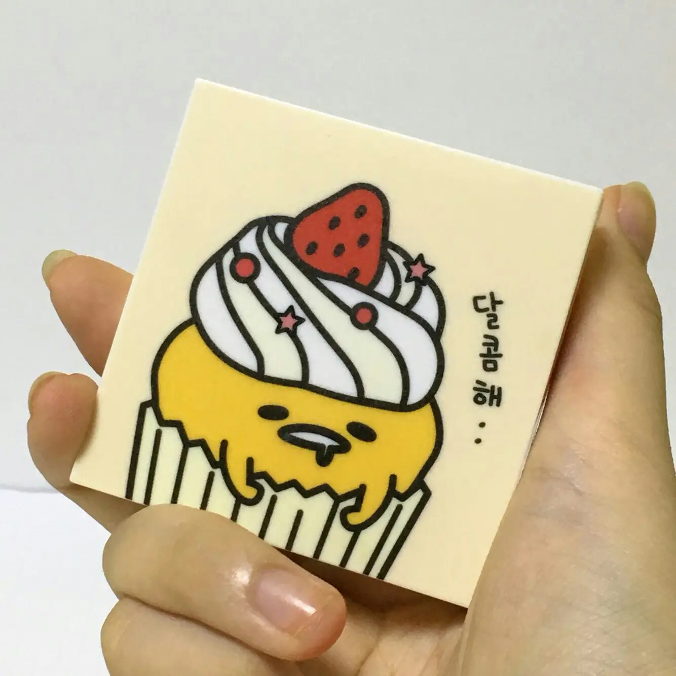 선택된 언니의파우치 리뷰 이미지 - [구데타마 ver2 컵케익 아이섀도우 [1호 레드벨벳]]