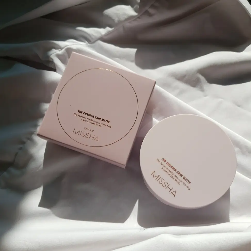 선택된 언니의파우치 리뷰 이미지 - [더 쿠션 스킨 매트 SPF50+/PA++++ [21호 바닐라]]