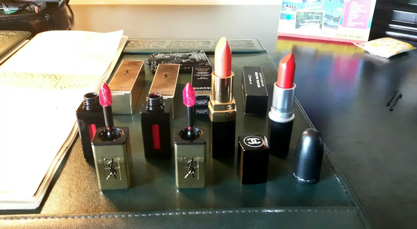 루쥬 뷔르 꾸뛰르 베르니 아 레브르(9)