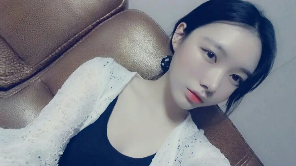 선택된 언니의파우치 리뷰 이미지 - [잇 샤이니 쉬머 비비 SPF38 PA++ 01 luminous]
