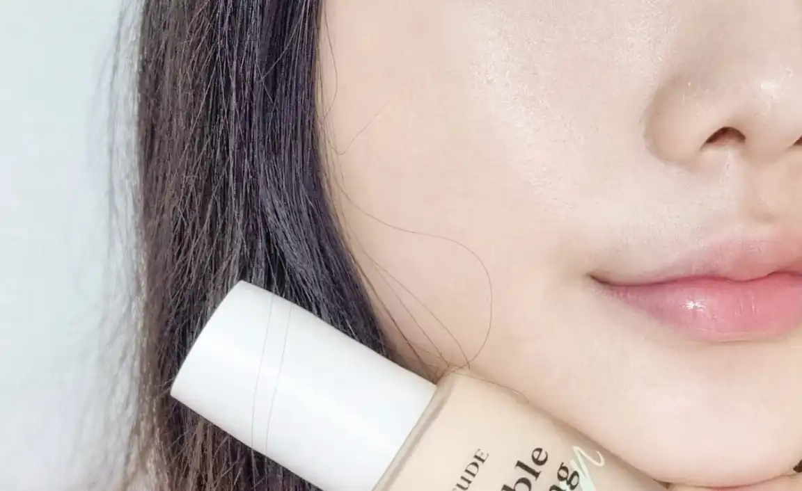 더블 래스팅 비건 커버 파운데이션 [라이트 바닐라 17C]