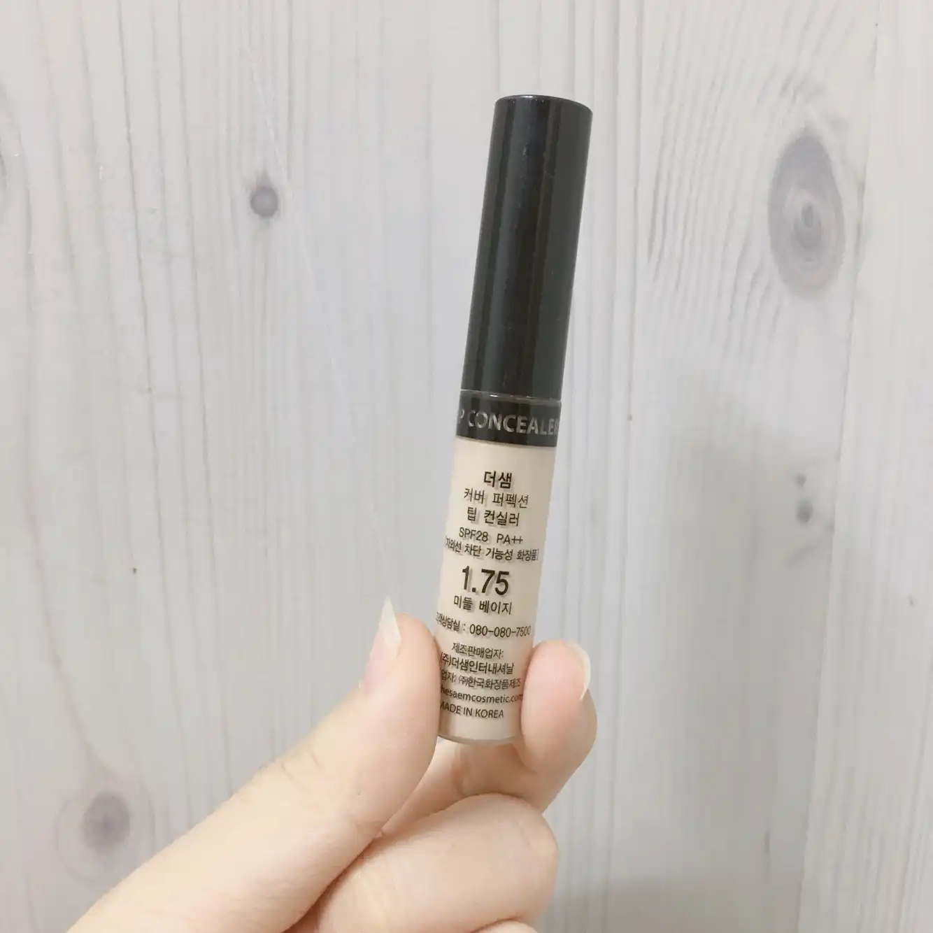 언니의파우치 리뷰 이미지 2 - [커버 퍼펙션 팁 컨실러 [1.75 미들 베이지]]