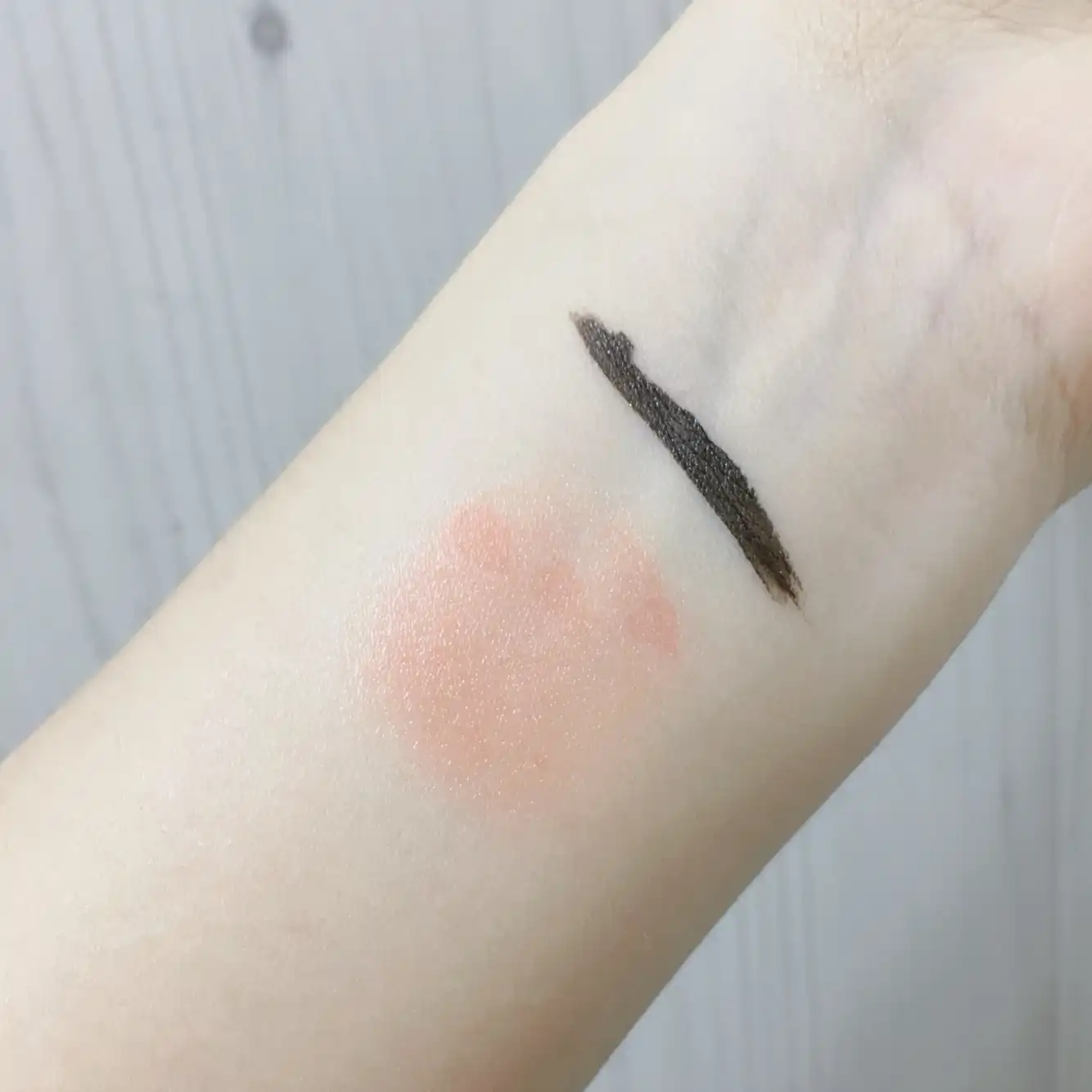 언니의파우치 리뷰 이미지 5 - [커버 퍼펙션 팁 컨실러 [1.75 미들 베이지]]