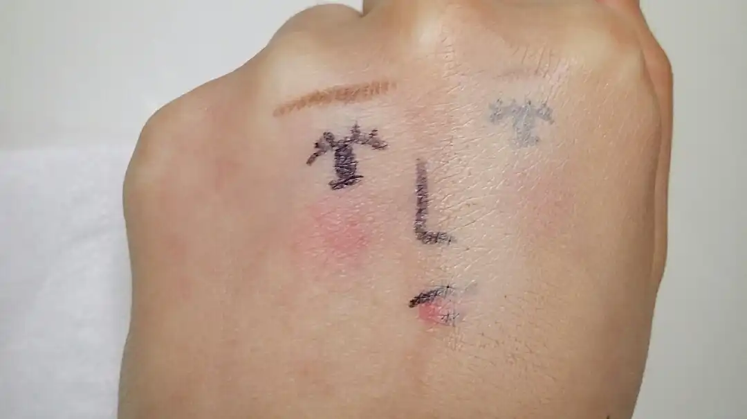 커버 퍼펙션 팁 컨실러 [01 클리어 베이지]