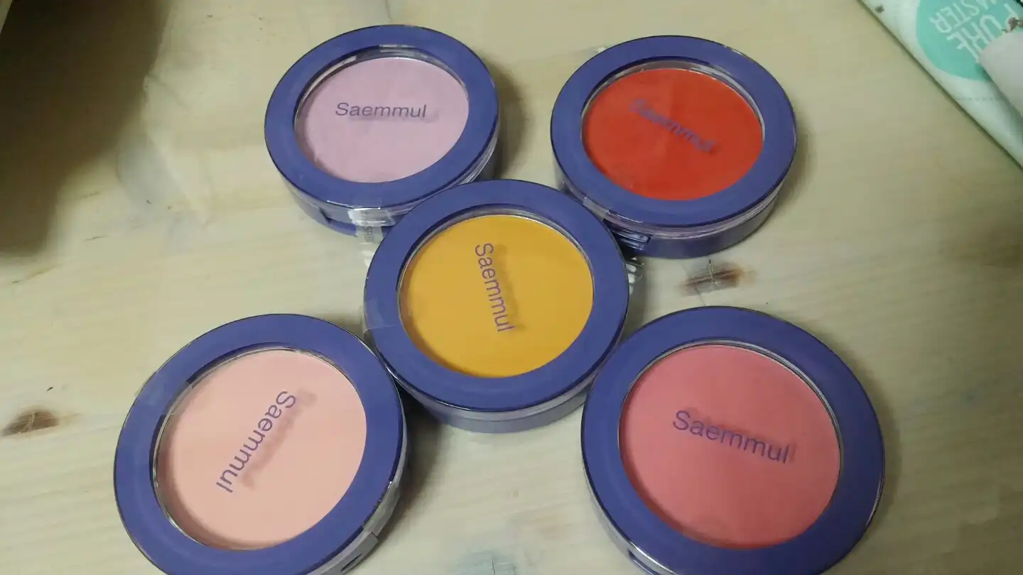 언니의파우치 리뷰 이미지 2 - [샘물 싱글 블러셔 [YE01 허니 옐로우]]
