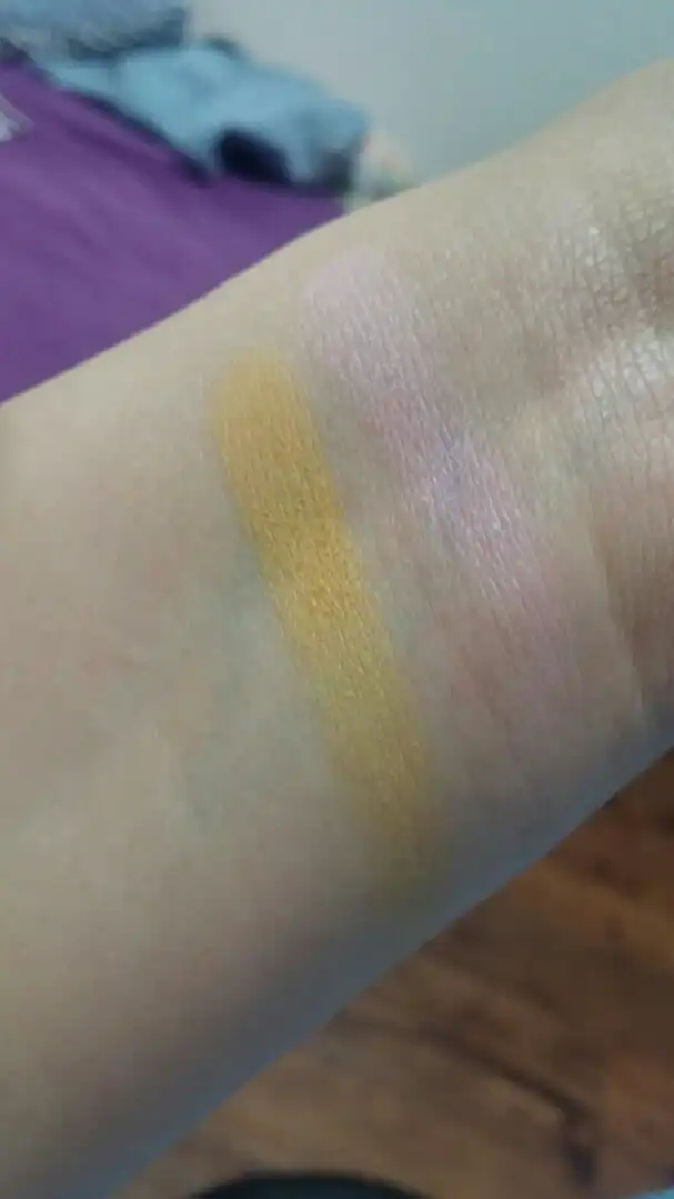 언니의파우치 리뷰 이미지 4 - [샘물 싱글 블러셔 [YE01 허니 옐로우]]