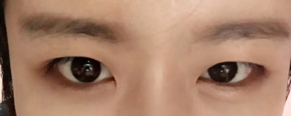 언니의파우치 리뷰 이미지 6 - [메탈릭 아이섀도우 샴페인 퀴츠]