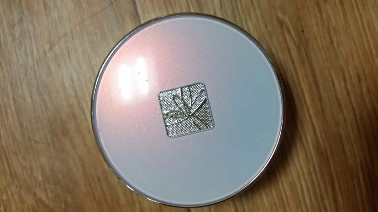 선택된 언니의파우치 리뷰 이미지 - [[시그너처] 에센스 쿠션 SPF50+ PA+++ [21호]]