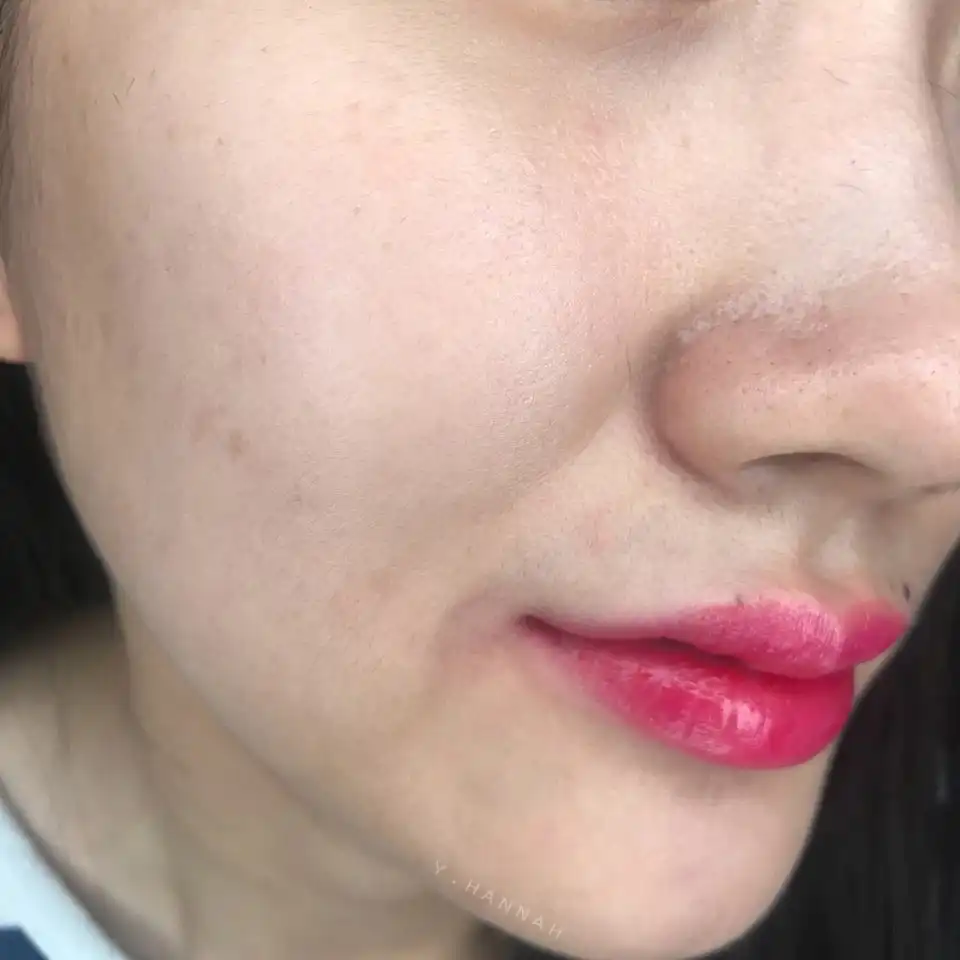 언니의파우치 리뷰 이미지 3 - [스킨 롱웨어 웨이트리스 파운데이션 [웜 포슬린]]