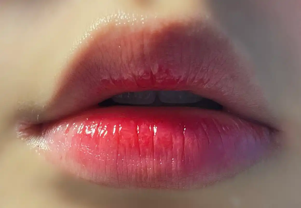 언니의파우치 리뷰 이미지 7 - [글래시 레이어 픽싱틴트 [03 킬미 플럼]]