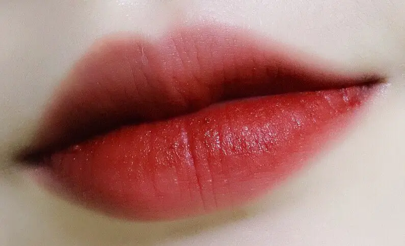 선택된 언니의파우치 리뷰 이미지 - [아트클래스 누아즈 립 [4호 스너그 레드]]