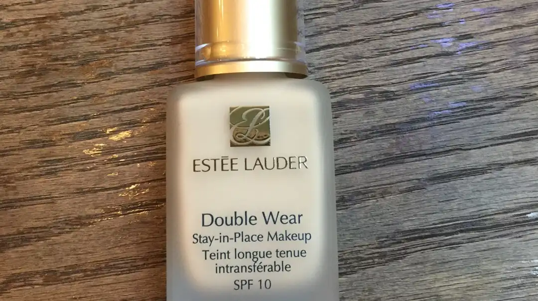 더블 웨어 스테이-인-플레이스 메이크업 [본]