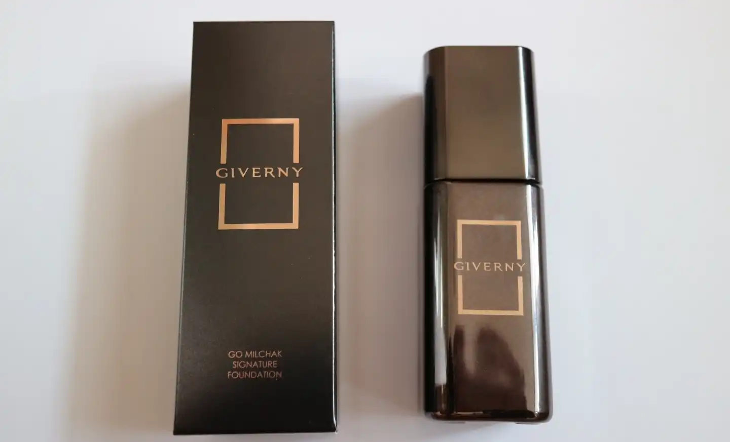 고밀착 시그니처 파운데이션 [02 로지 포슬린]