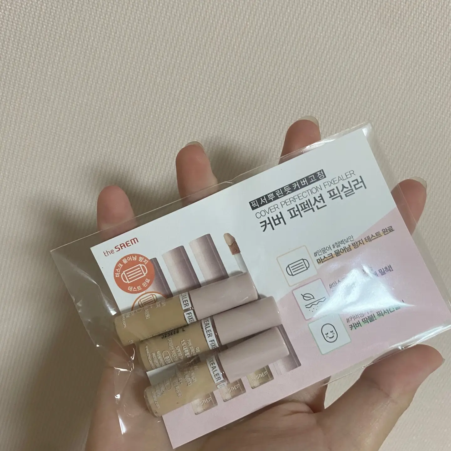 선택된 언니의파우치 리뷰 이미지 - [커버 퍼펙션 팁 컨실러 [01 클리어 베이지]]