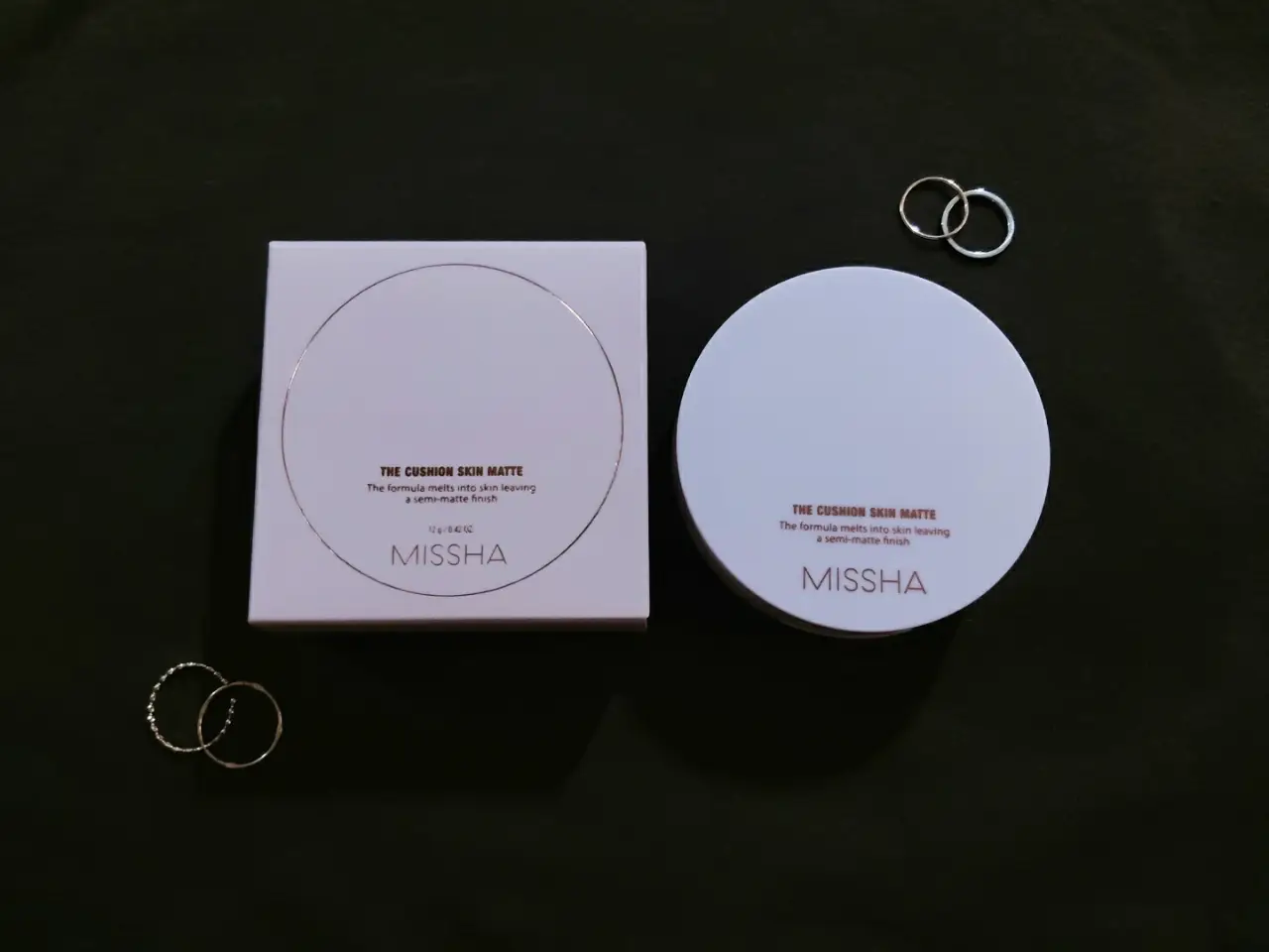 선택된 언니의파우치 리뷰 이미지 - [더 쿠션 스킨 매트 SPF50+/PA++++ [21호 바닐라]]