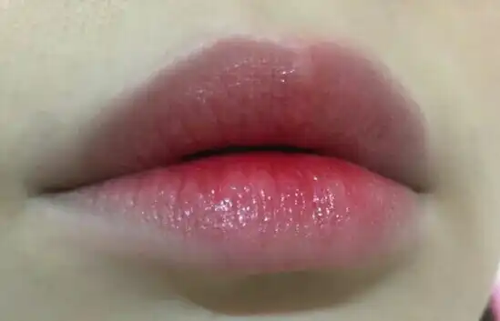 언니의파우치 리뷰 이미지 6 - [베리 딜리셔스 컬러 인 리퀴드 립스 [RD305 베리 베리 머치]]