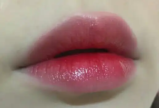 언니의파우치 리뷰 이미지 7 - [베리 딜리셔스 컬러 인 리퀴드 립스 [RD305 베리 베리 머치]]