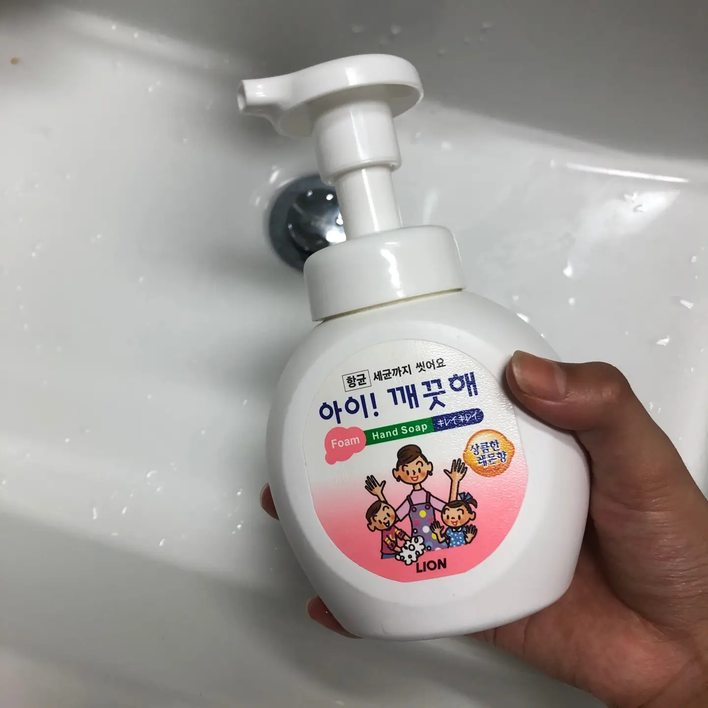 선택된 언니의파우치 리뷰 이미지 - [아이깨끗해 항균 폼 핸드솝 [레몬향]]