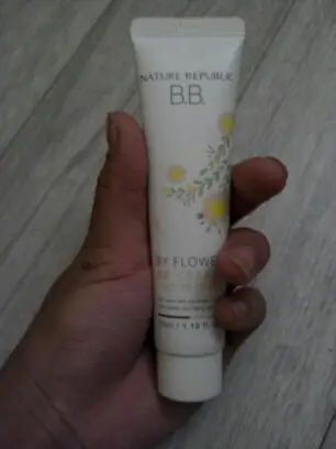 선택된 언니의파우치 리뷰 이미지 - [바이 플라워 비비크림 SPF35 PA++ 1호 화사한 비비]