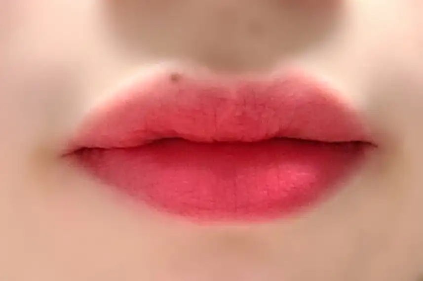 언니의파우치 리뷰 이미지 - [타투 끌레르 벨벳 틴트 [02 갈라]]