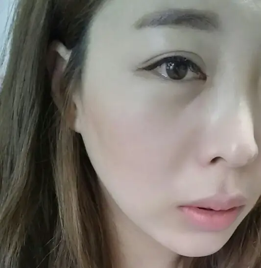 선택된 언니의파우치 리뷰 이미지 - [센슈얼 컬러 핏 마카롱 휩 무스(밀크 코랄)]