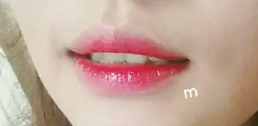 언니의파우치 리뷰 이미지 4 - [샤인 카레스 글로스 틴트 801 PRINCESS]
