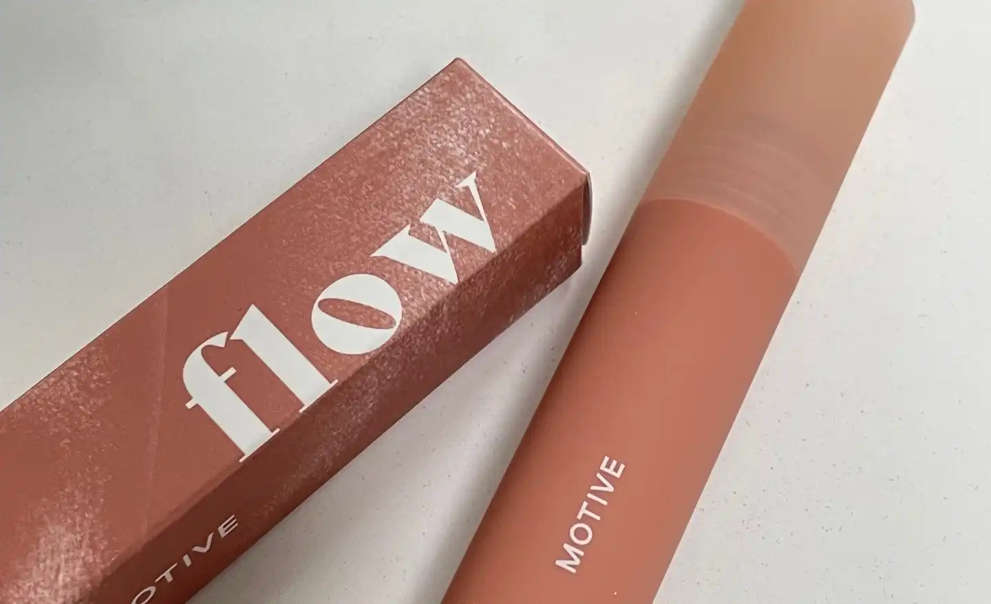 플로우 립 벨벳 무스 BE01 모티브