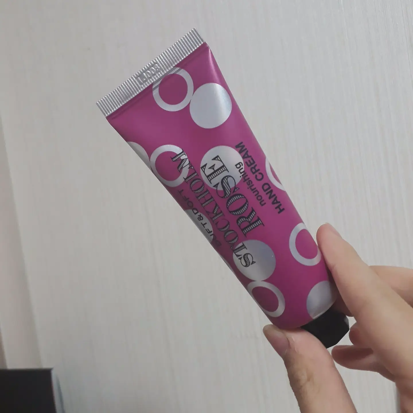 선택된 언니의파우치 리뷰 이미지 - [스톡홀름로즈 너리싱 핸드크림]