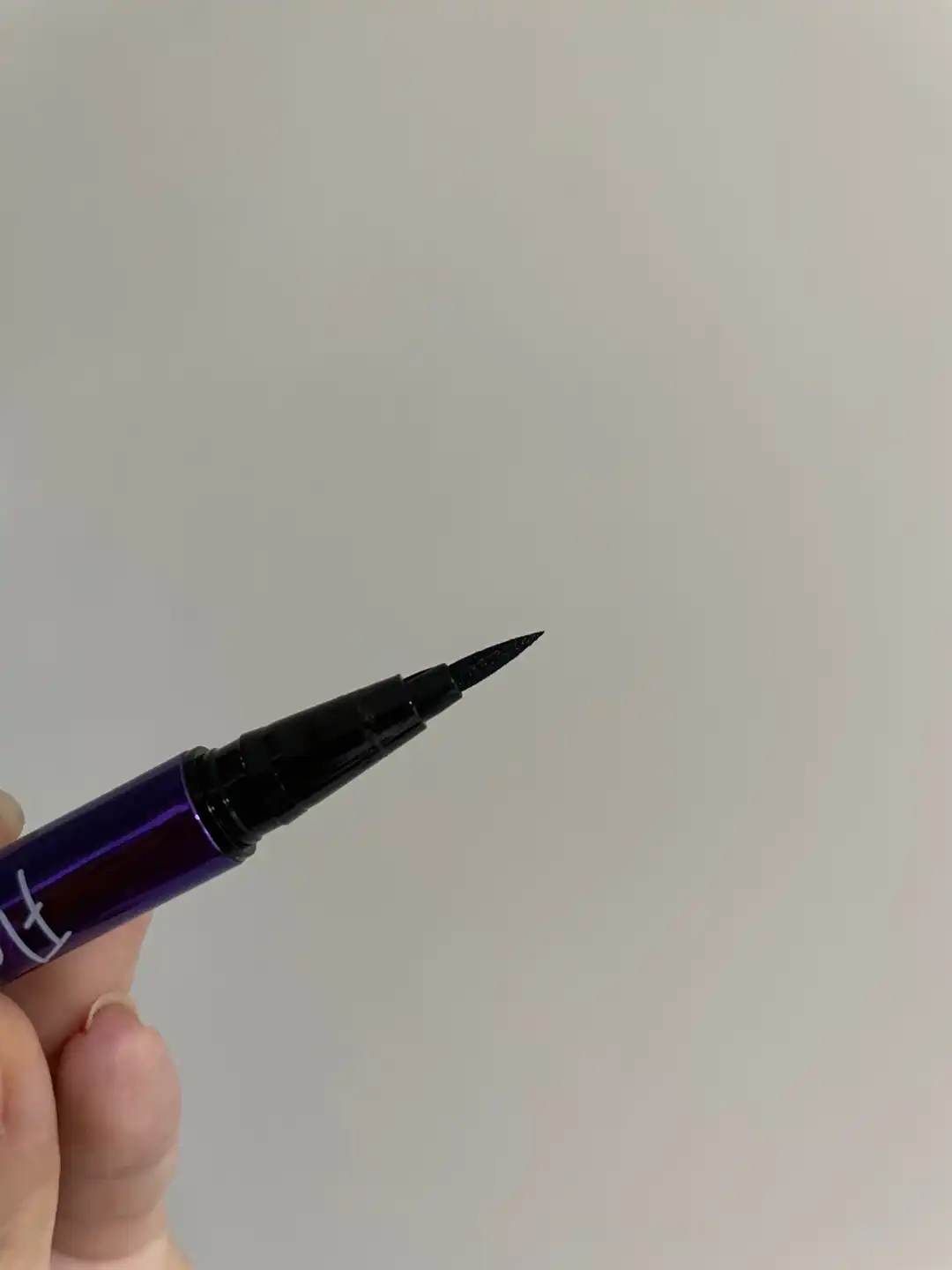 언니의파우치 리뷰 이미지 2 - [바이트 더 비트 펜 아이라이너 플렉스 [하드블랙]]