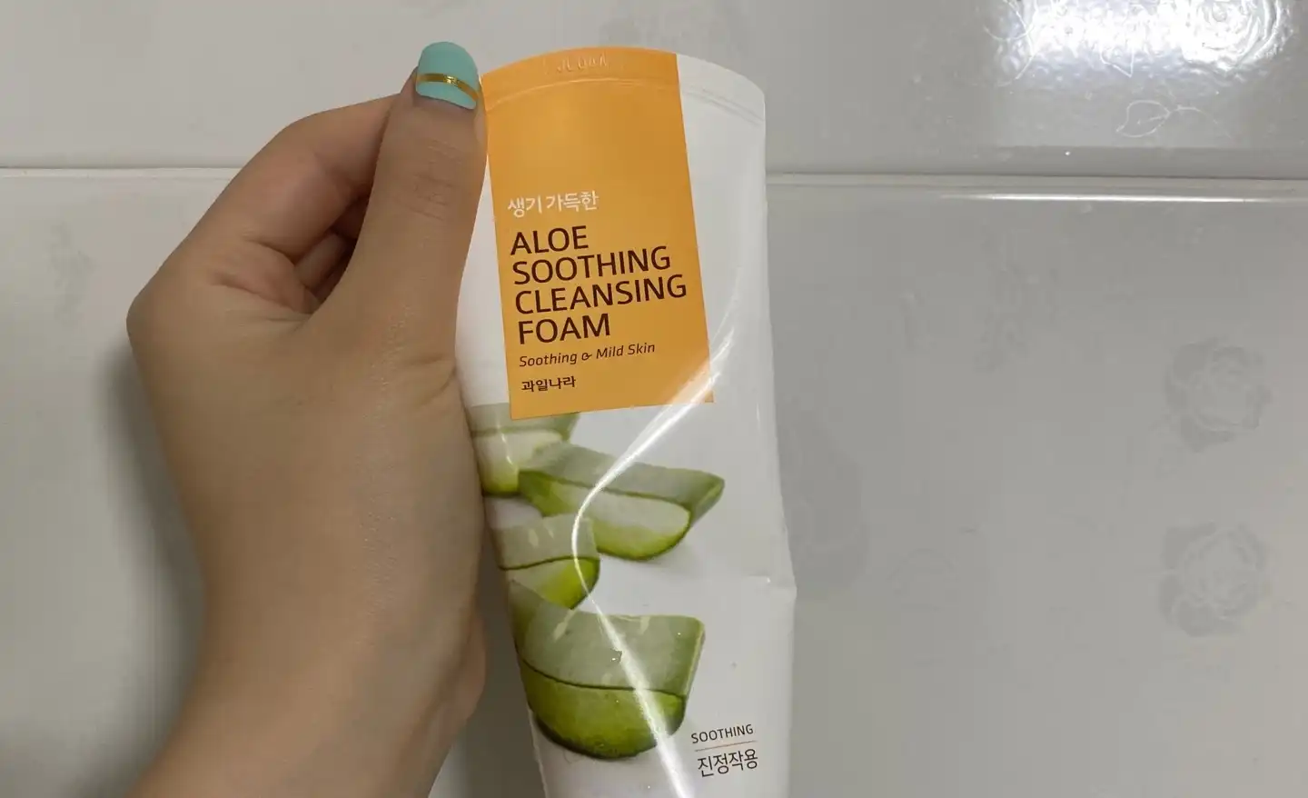 알로에 순하게 피부진정 클렌징 폼