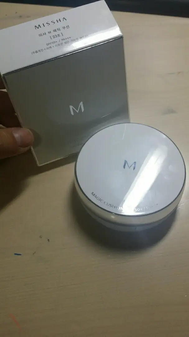 선택된 언니의파우치 리뷰 이미지 - [[M] 매직 쿠션 모이스처 SPF50+ PA+++ [23호]]