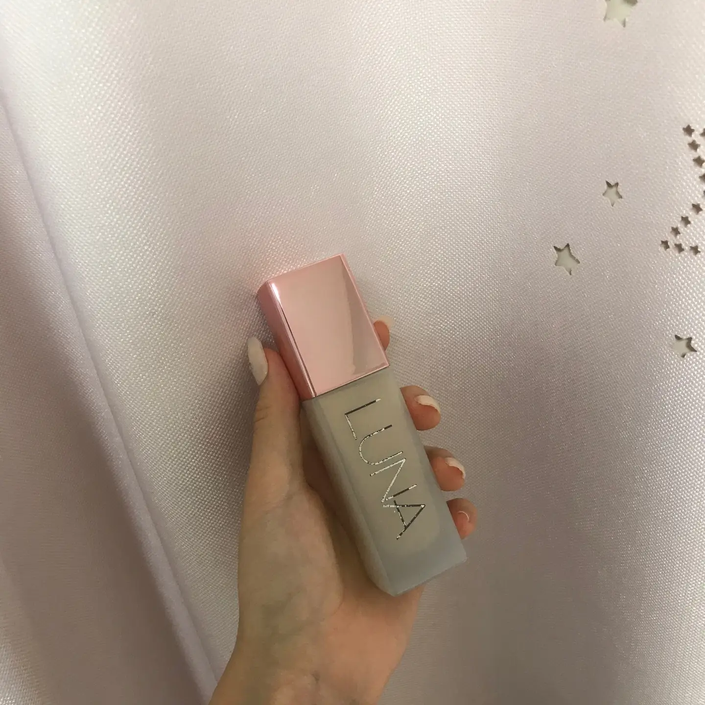 선택된 언니의파우치 리뷰 이미지 - [에센스 크리스탈 파운데이션 [13호 퓨어베이지]]