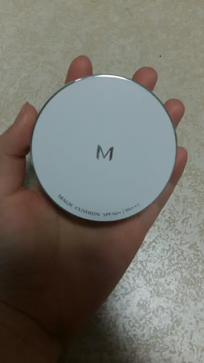 선택된 언니의파우치 리뷰 이미지 - [[M] 매직 쿠션 모이스처 SPF50+ PA+++ [21호]]