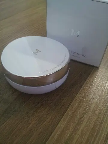 선택된 언니의파우치 리뷰 이미지 - [[M] 매직 쿠션 모이스처 SPF50+ PA+++ [21호]]